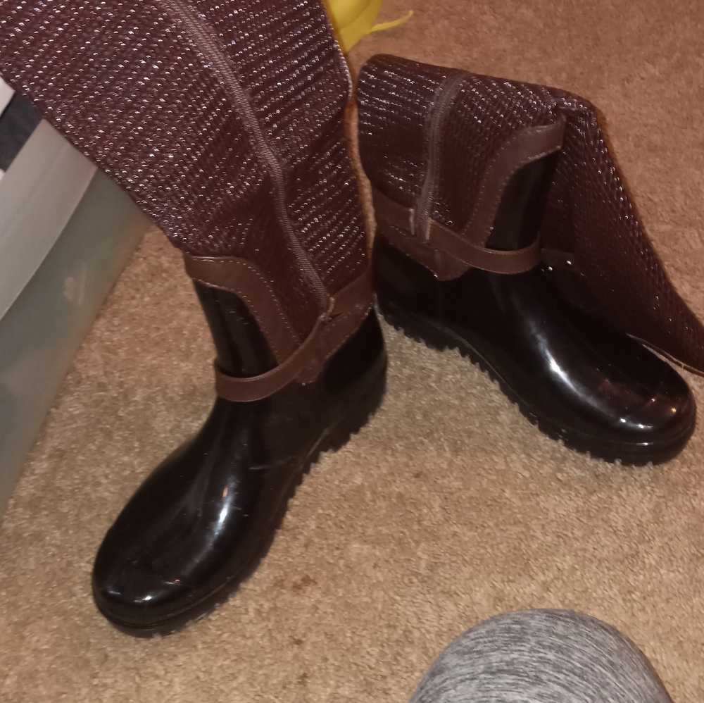 Women's boots size 8.5